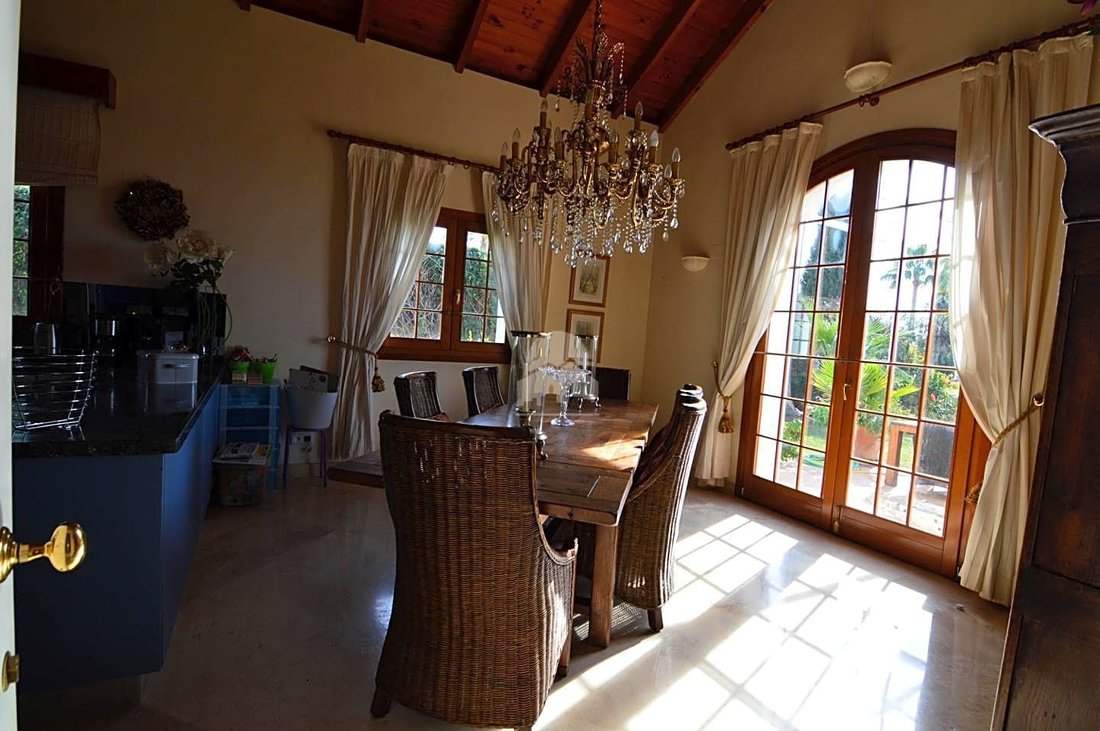 Villa in El Paraíso, Benahavis, Spain 5 - 10849850