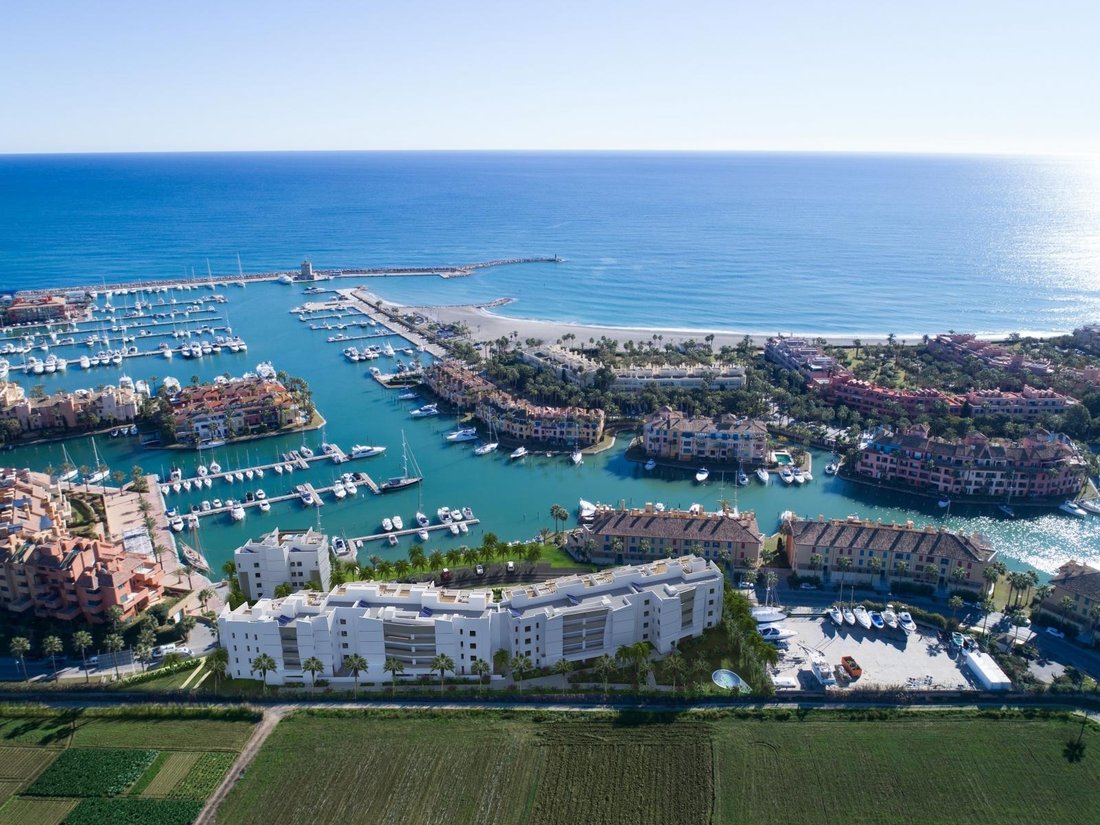 Apartment in Sotogrande, San Roque, Andalusia 1 - 10832007