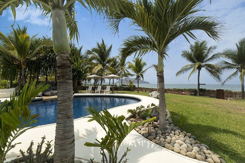 Playa Blanca Beachfront Estate in Zihuatanejo, Mexico for sale (10716807)