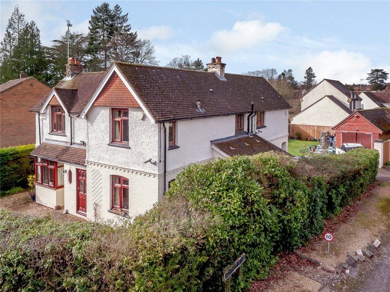 Lickfolds Road, Rowledge, Farnham, Surrey, GU10 in Farnham, United