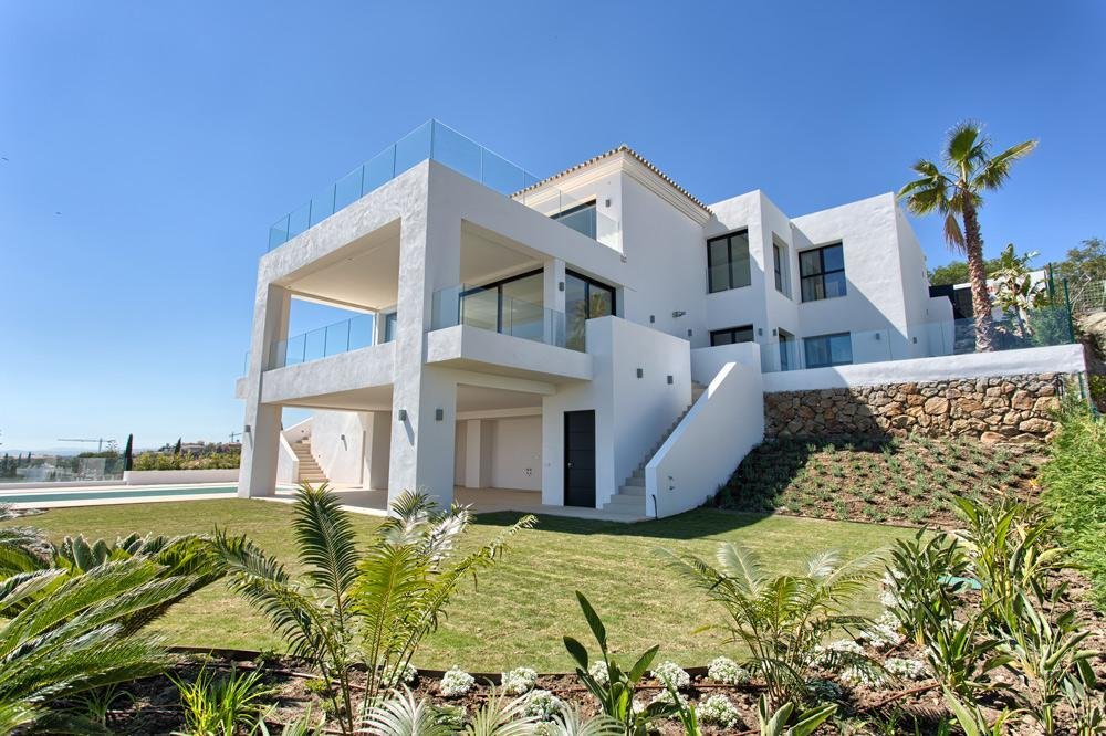 Estate in El Paraíso, Benahavis, Spain 2 - 10927095