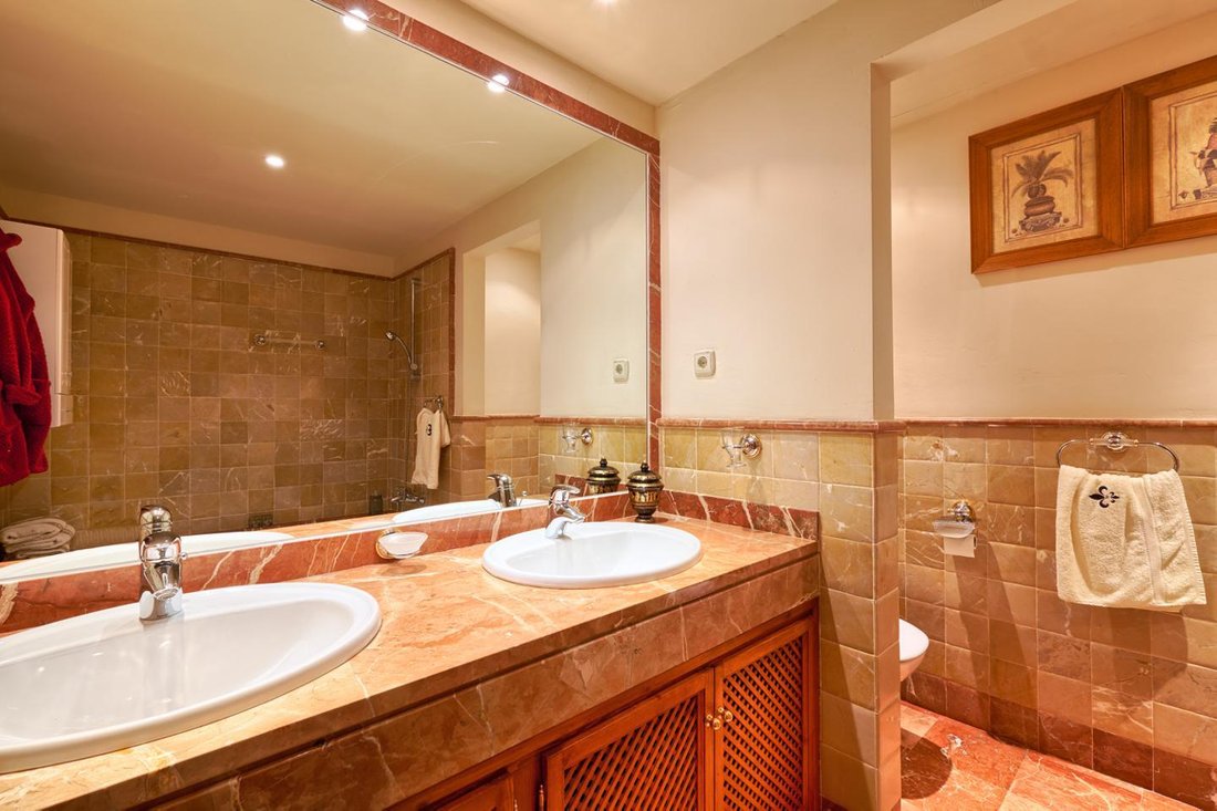 Apartment in La Quinta, Benahavis, Andalusia 4 - 10927109