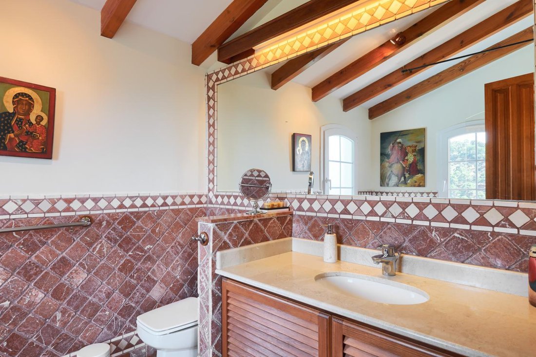 Villa in El Madroñal, Benahavis, Spain 2 - 10927141