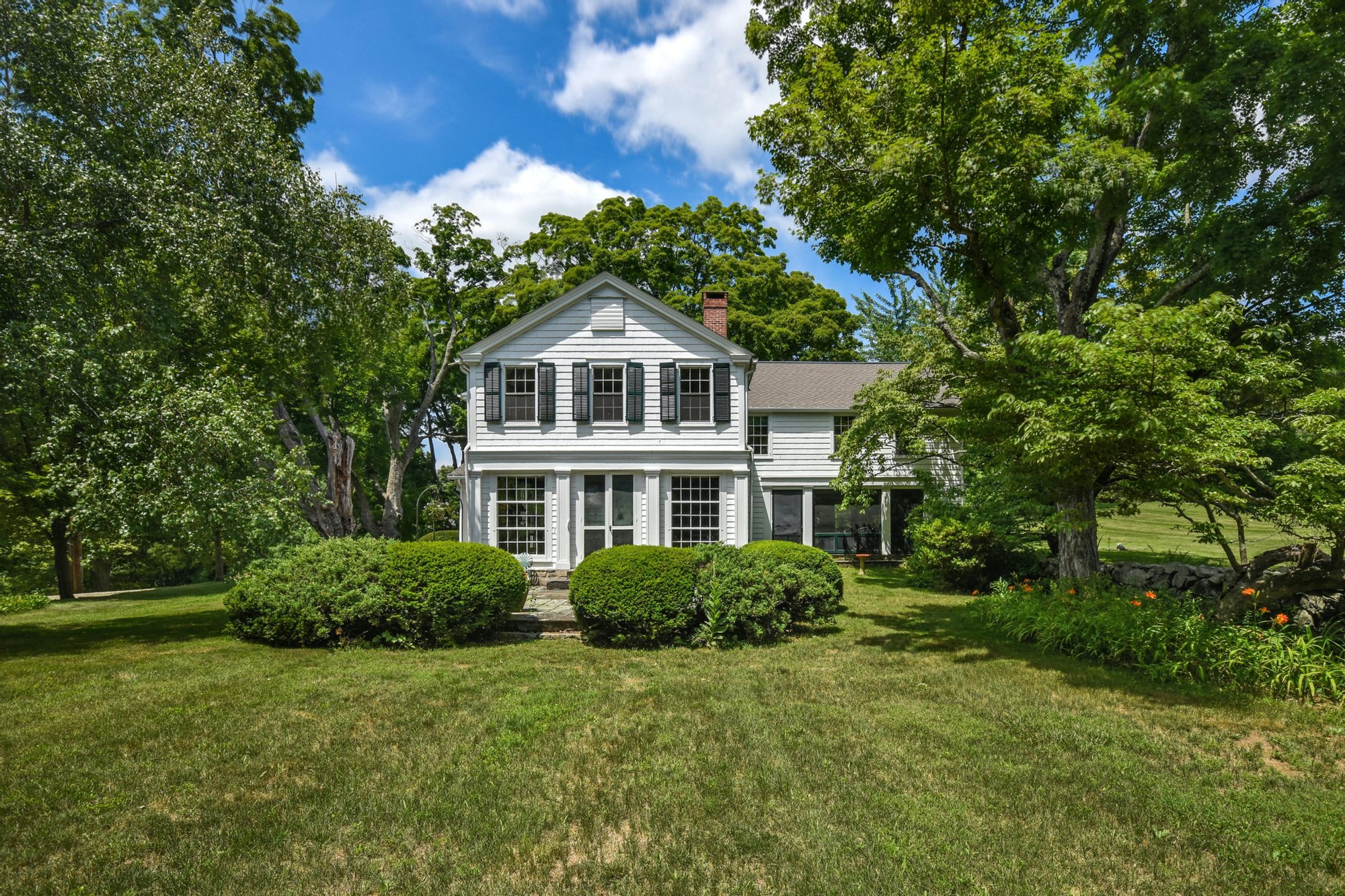 Classic Ct Antique Home Set On 15 Acres in Weston, CT, United States ...