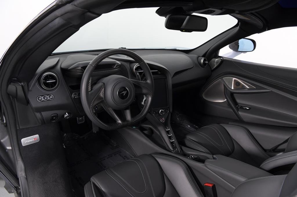 Cabriolet in Houston, Texas, United States 4 - 11026954
