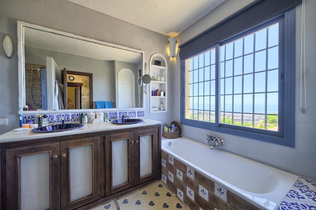 Villa in Estepona, Andalusia, Spain 5 - 10927134