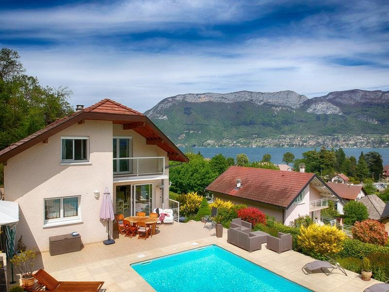 Modern villa with swimming pool overlooking lake Annecy at in Annecy, France for sale (10936165)