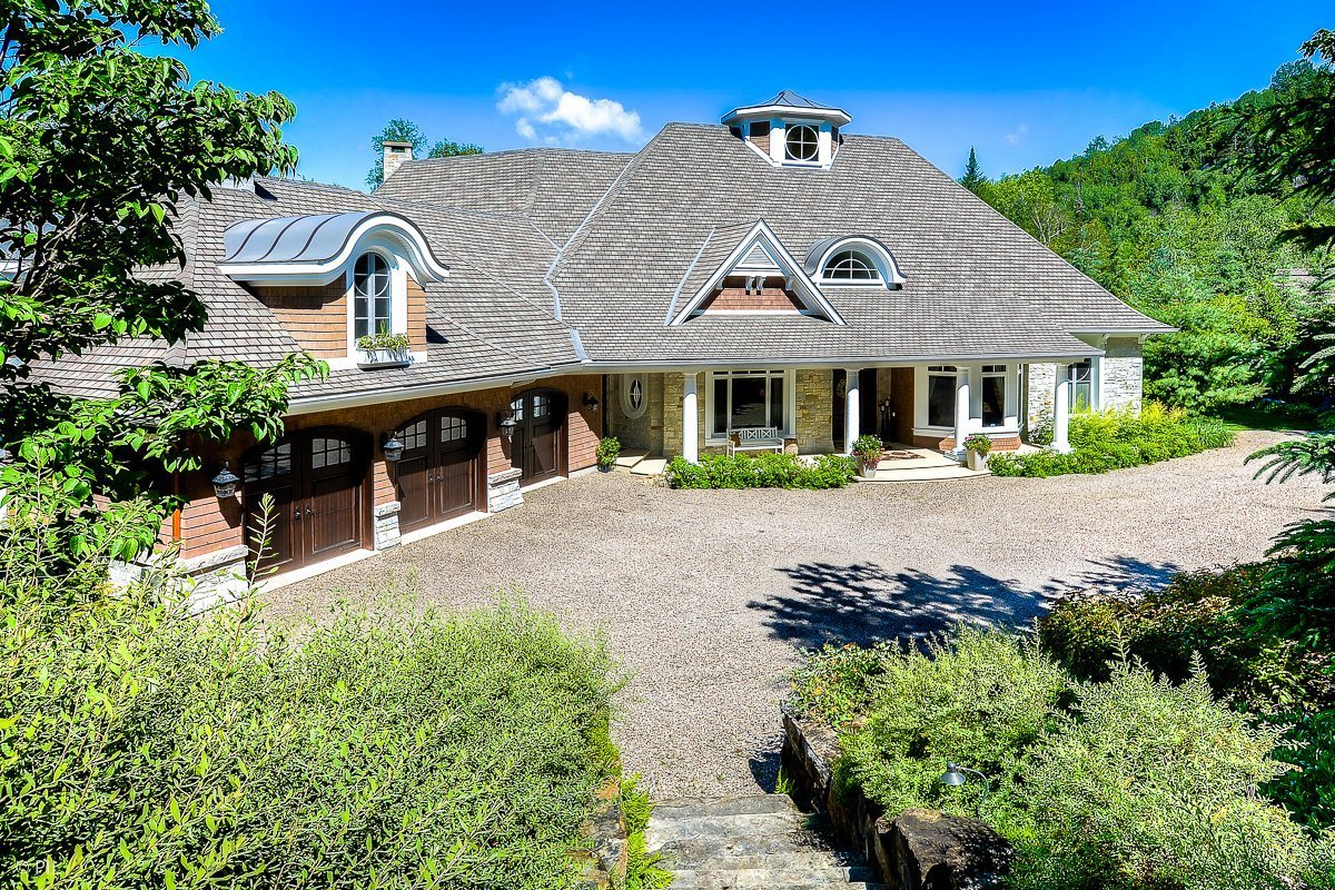 Bord du Lac Ouimet Lac Ouimet waterfront in MontTremblant, Canada