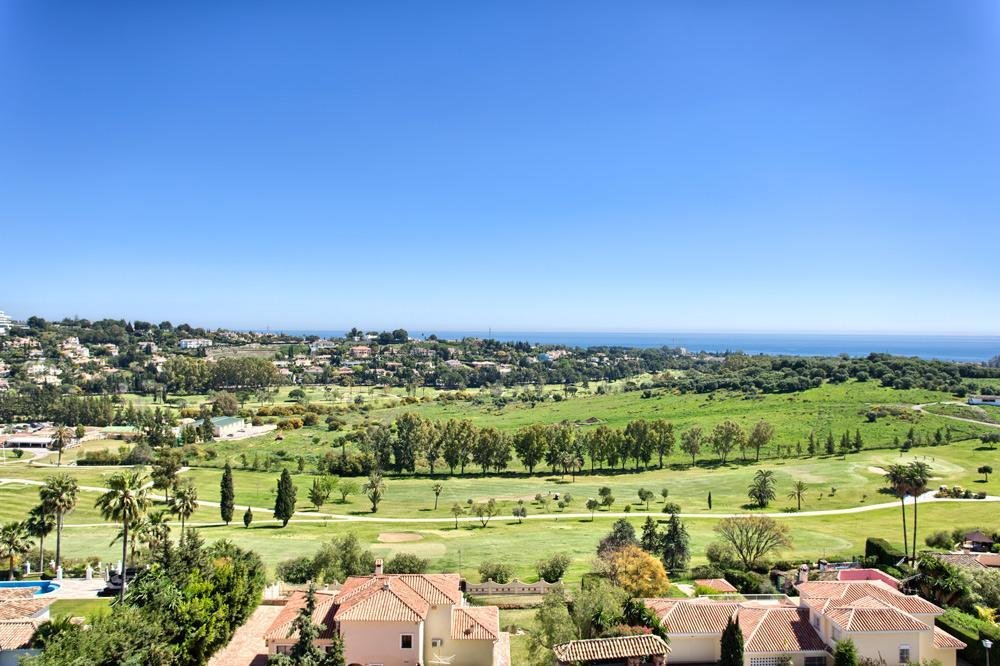 Estate in El Paraíso, Benahavis, Spain 3 - 10927095
