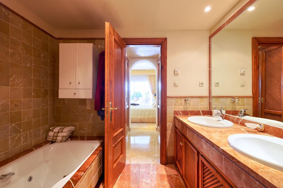 Apartment in La Quinta, Benahavis, Andalusia 1 - 10927109