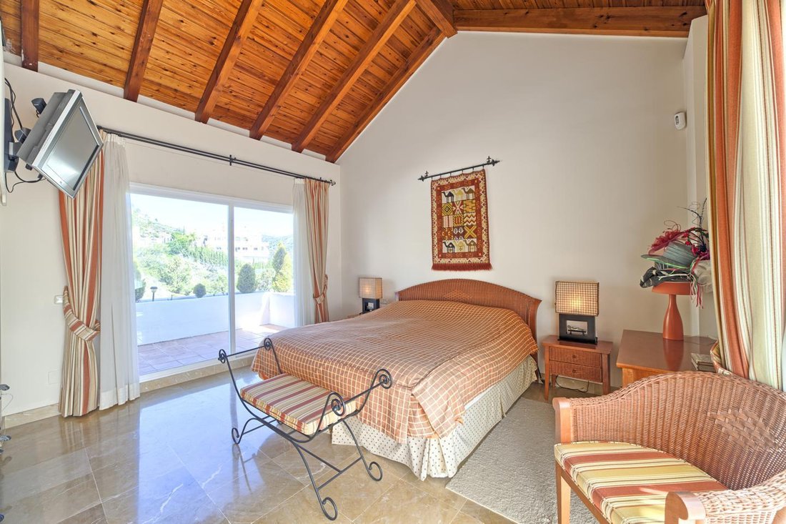 Penthouse in Benahavis, Andalusia, Spain 2 - 10927114