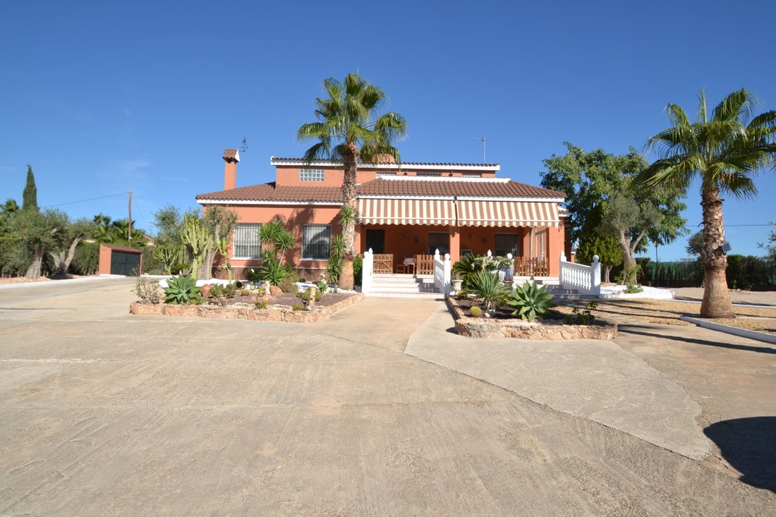 Villa in Elx / Elche, Valencian Community, Spain 1 - 10659003