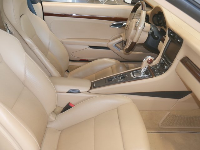 Cabriolet in Minneapolis, Minnesota, United States 3 - 11032884