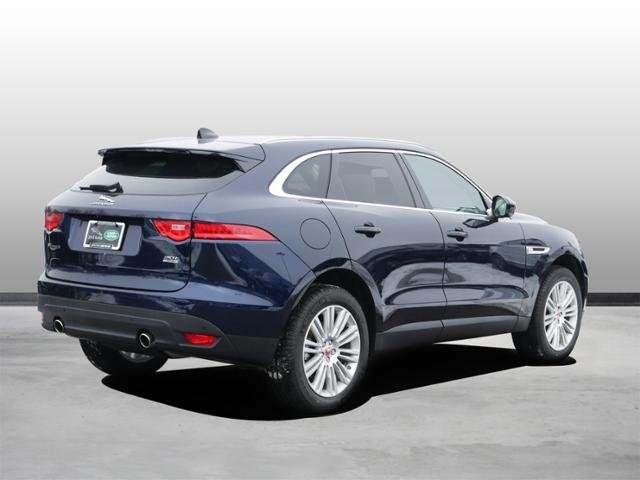 Suv in Minneapolis, Minnesota, United States 2 - 10686076