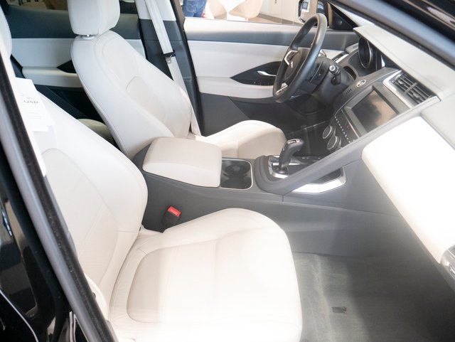 Suv in Minneapolis, Minnesota, United States 3 - 10980818