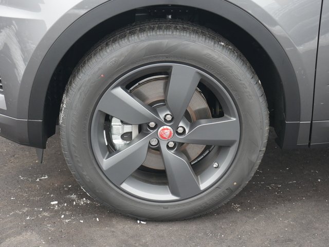 Suv in Minneapolis, Minnesota, United States 3 - 10787650