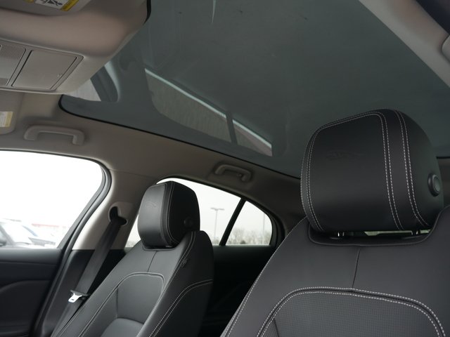 Suv in Minneapolis, Minnesota, United States 4 - 10686002