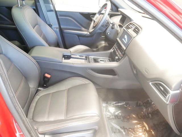 Suv in Minneapolis, Minnesota, United States 3 - 10983036