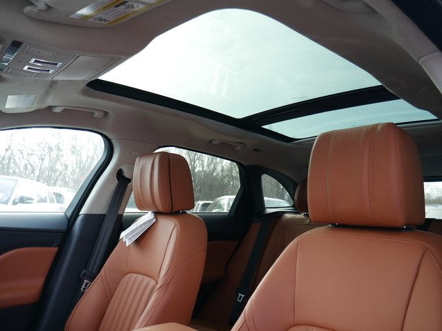 Suv in Minneapolis, Minnesota, United States 4 - 10686076