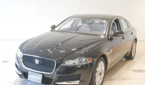 2018 Jaguar XF Sedan 25t Premium AWD (10686096)