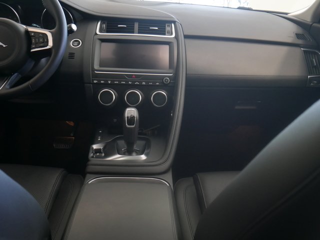 Suv in Minneapolis, Minnesota, United States 4 - 10903872