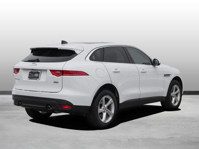Suv in Minneapolis, Minnesota, United States 2 - 10686041