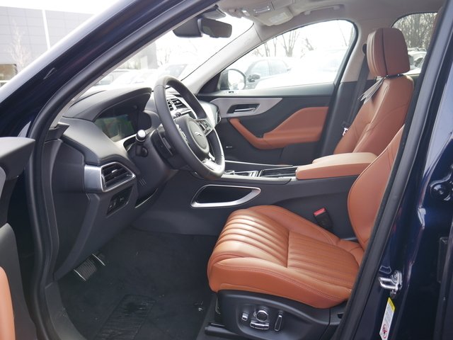 Suv in Minneapolis, Minnesota, United States 5 - 10686076