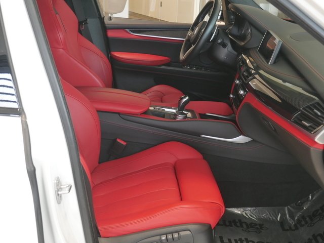Suv in Minneapolis, Minnesota, United States 3 - 10686178