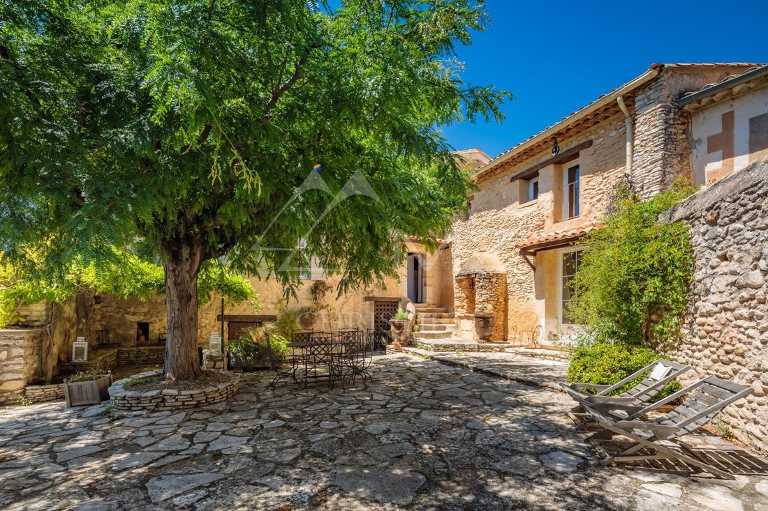 House in Saint-Saturnin-lès-Apt, Provence-Alpes-Côte d'Azur, France 1 - 10649562