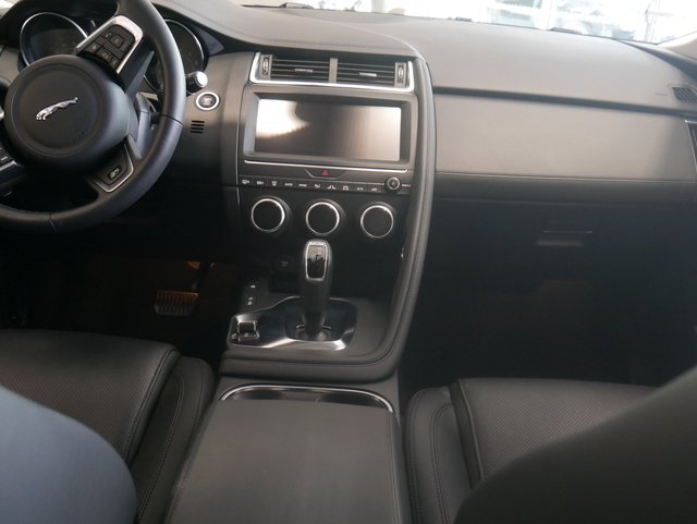 Suv in Minneapolis, Minnesota, United States 4 - 10980821