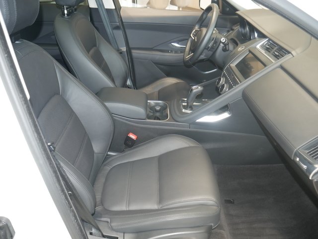 Suv in Minneapolis, Minnesota, United States 3 - 10980820