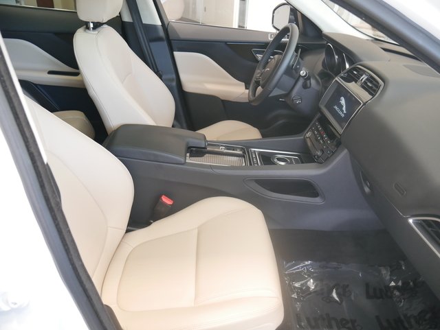 Suv in Minneapolis, Minnesota, United States 3 - 10988286
