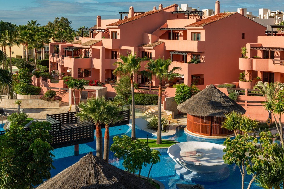 Apartment for sale in New Golden Mile, Málaga in New Golden Mile, Spain