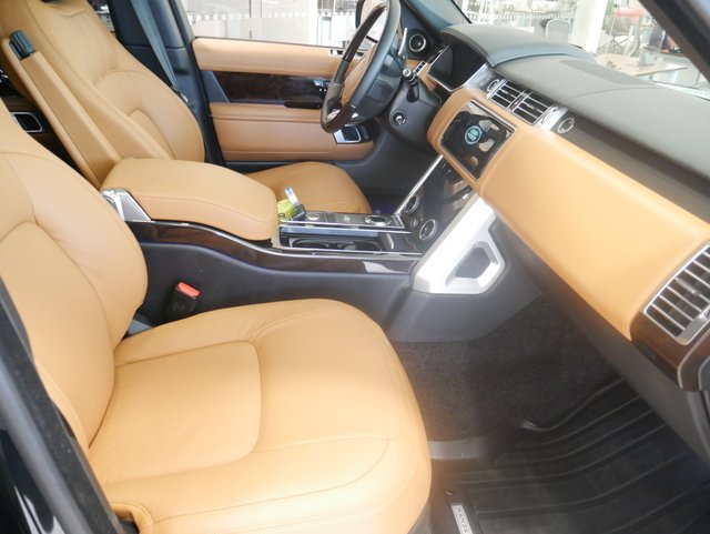 Suv in Minneapolis, Minnesota, United States 3 - 10963643