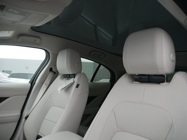 Suv in Minneapolis, Minnesota, United States 4 - 10804190