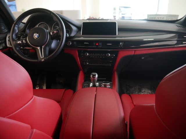 Suv in Minneapolis, Minnesota, United States 4 - 10686178