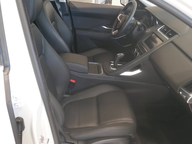 Suv in Minneapolis, Minnesota, United States 3 - 10903872