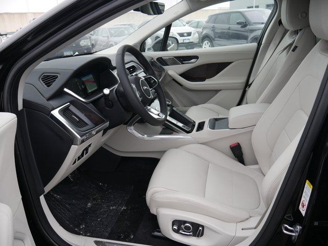 Suv in Minneapolis, Minnesota, United States 5 - 10804190