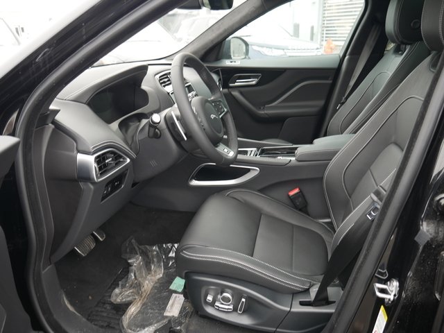 Suv in Minneapolis, Minnesota, United States 5 - 10778651