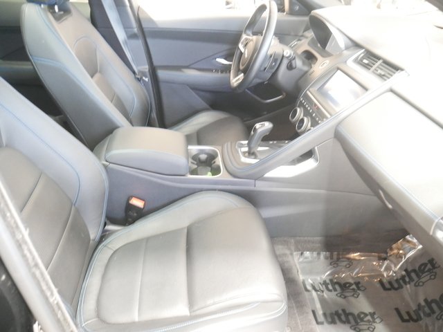 Suv in Minneapolis, Minnesota, United States 3 - 10826731