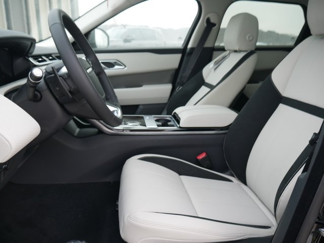 Suv in Minneapolis, Minnesota, United States 5 - 10824681