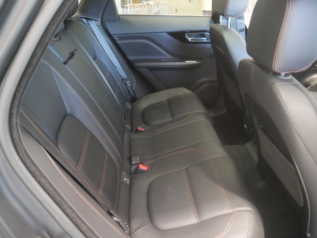 Suv in Minneapolis, Minnesota, United States 5 - 10983036