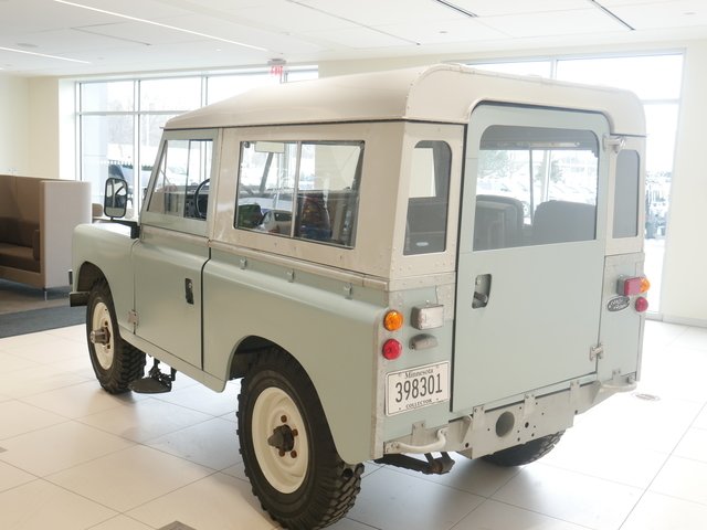 Suv in Minneapolis, Minnesota, United States 2 - 10816026