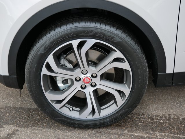 Suv in Minneapolis, Minnesota, United States 3 - 10856162