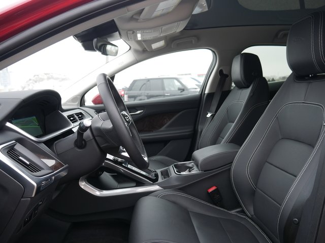 Suv in Minneapolis, Minnesota, United States 5 - 10686002