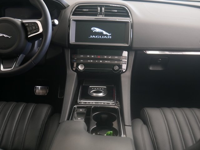 Suv in Minneapolis, Minnesota, United States 4 - 10980823