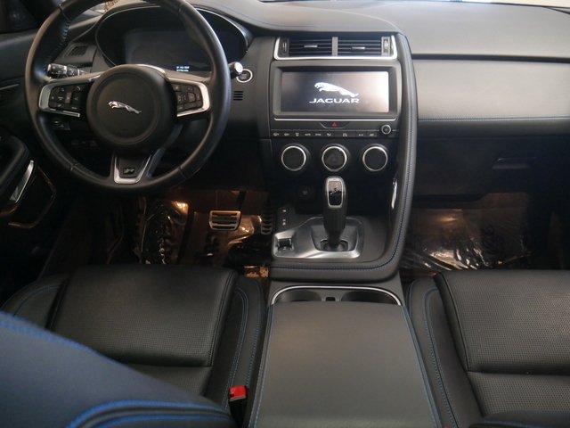 Suv in Minneapolis, Minnesota, United States 4 - 10826731