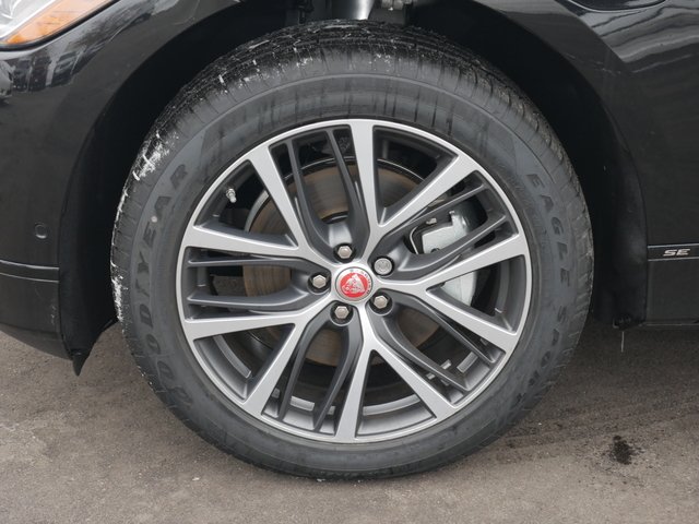Suv in Minneapolis, Minnesota, United States 3 - 10804190