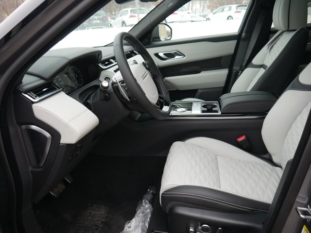 Suv in Minneapolis, Minnesota, United States 5 - 10803068