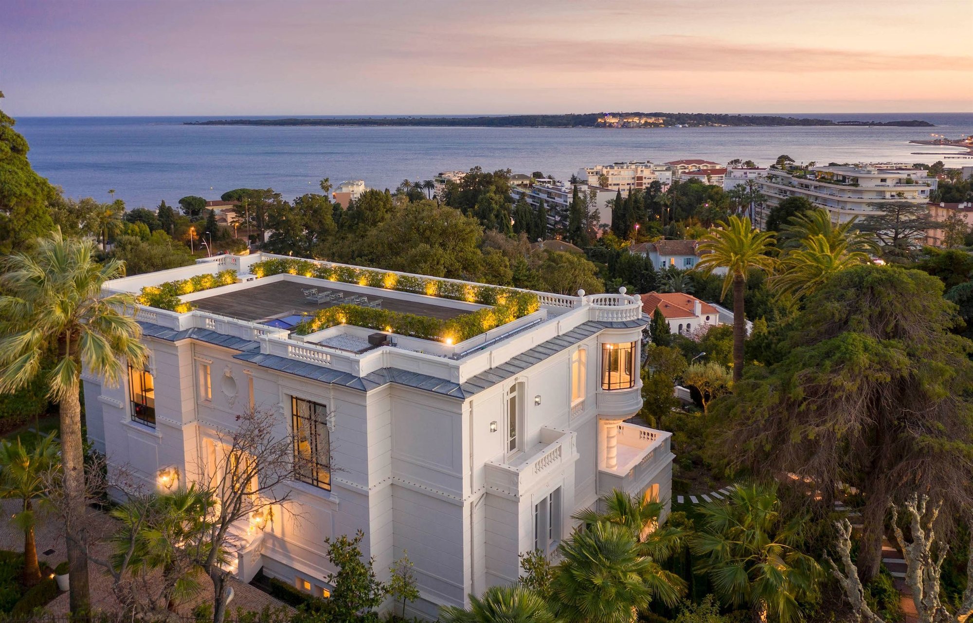 Belle Epoque Property Luxury Property With Panoramic Sea in CANNES